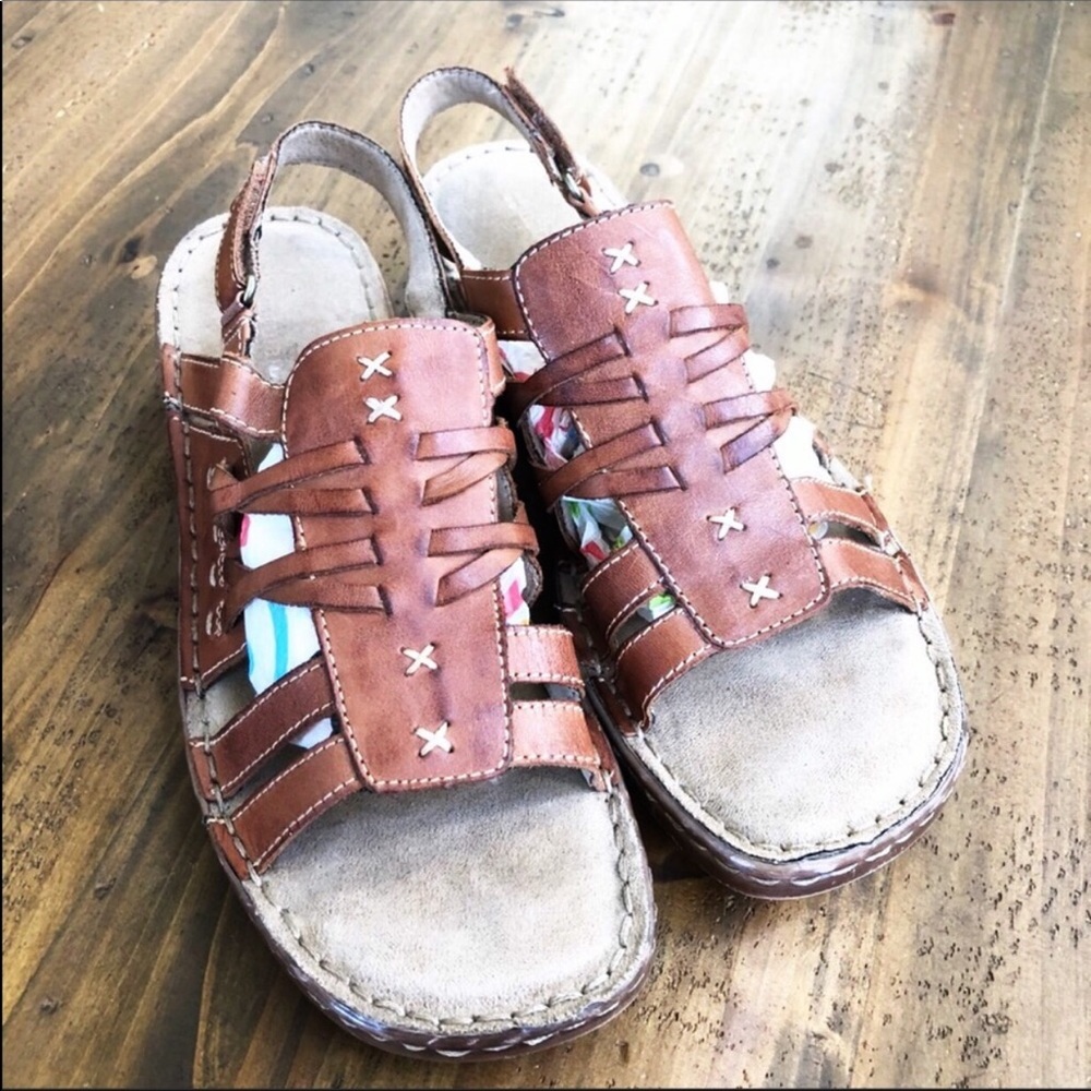 Neutralizer leather sandals